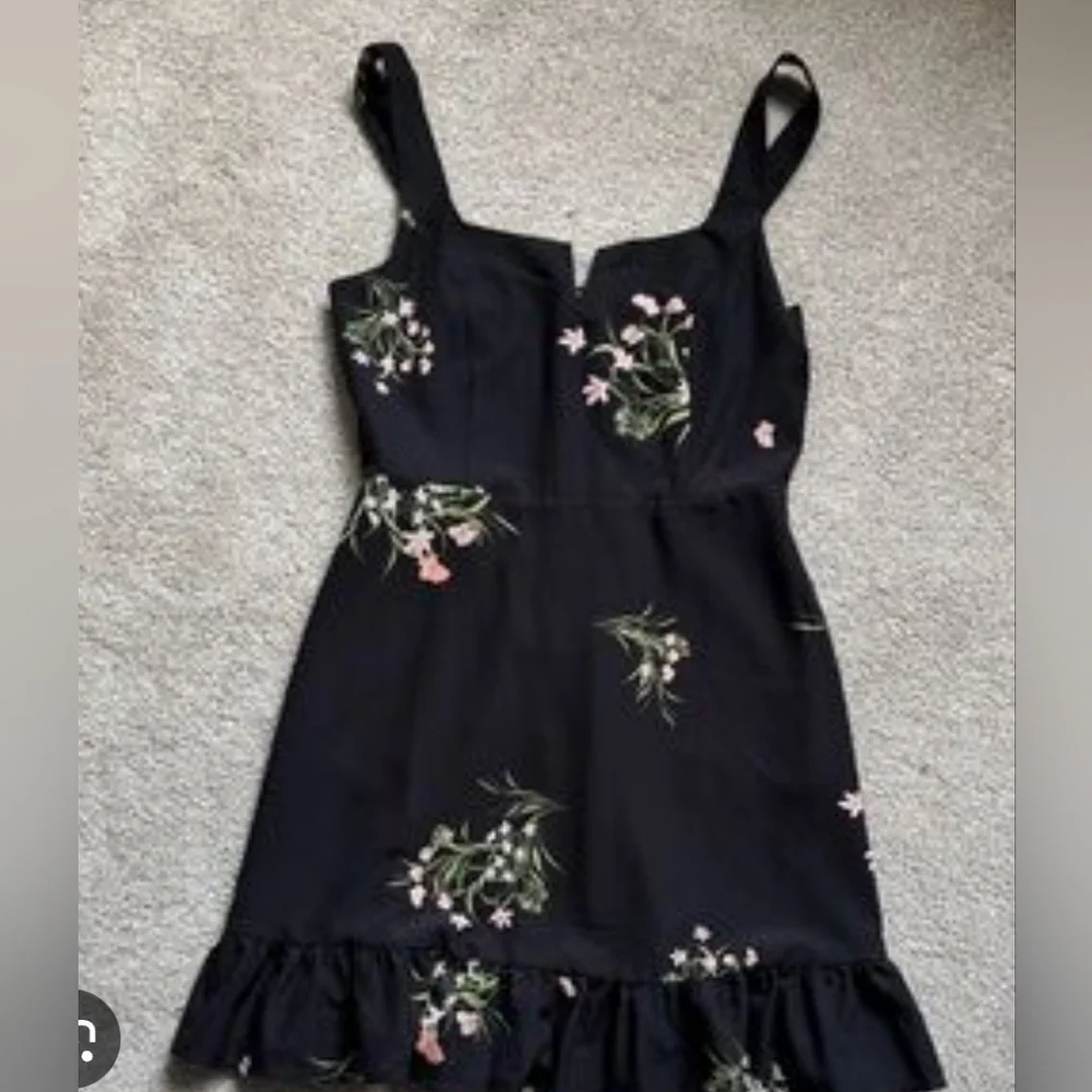 Size  S Hawthor Black Floral Fit-and-Flare Dress with Ruffle Hem - Picture 4 of 9